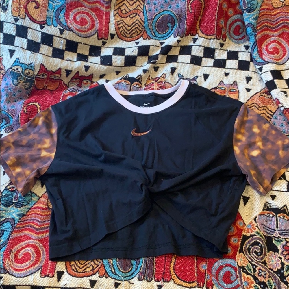 NIKE tortie crop shirt